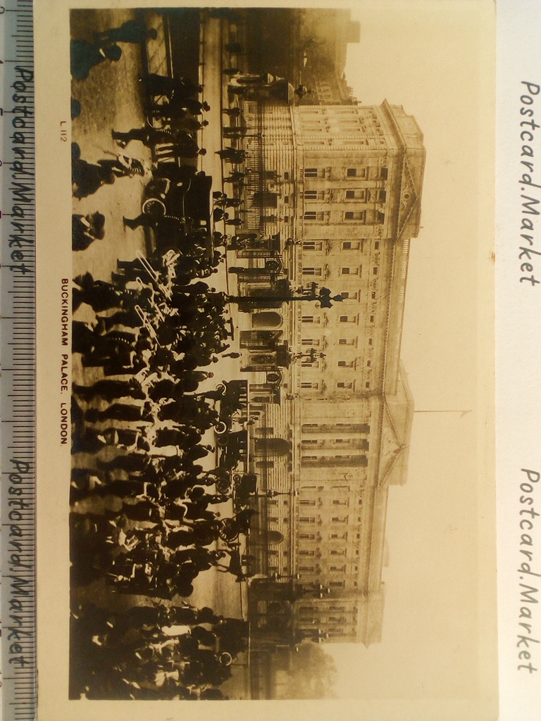 /UK/UK_guard_19xx_BUCKINGHAM PALACE, LONDON.jpg